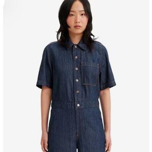 Levi’s Denim Jumpsuit NWT
Size XS
New with Tag